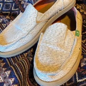 Sanuk shoes | cream